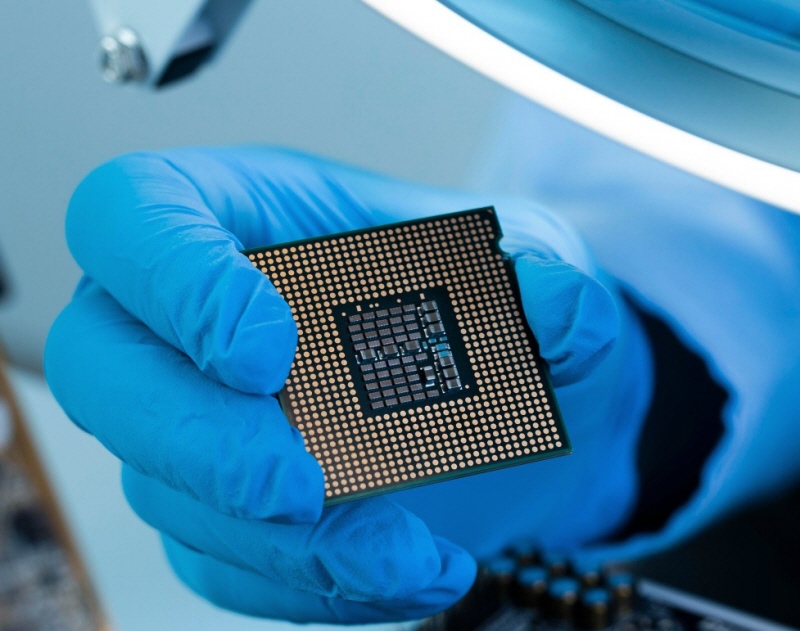 🎯 삼성, 엔비디아 벽 뚫었다. HBM3E 12단 납품, 이게 진짜 의미하는 것