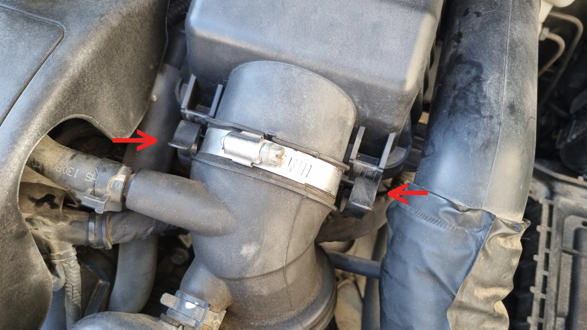 에어필터 커버 걸쇠