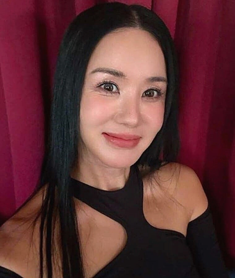 가수-겸-배우-엄정화