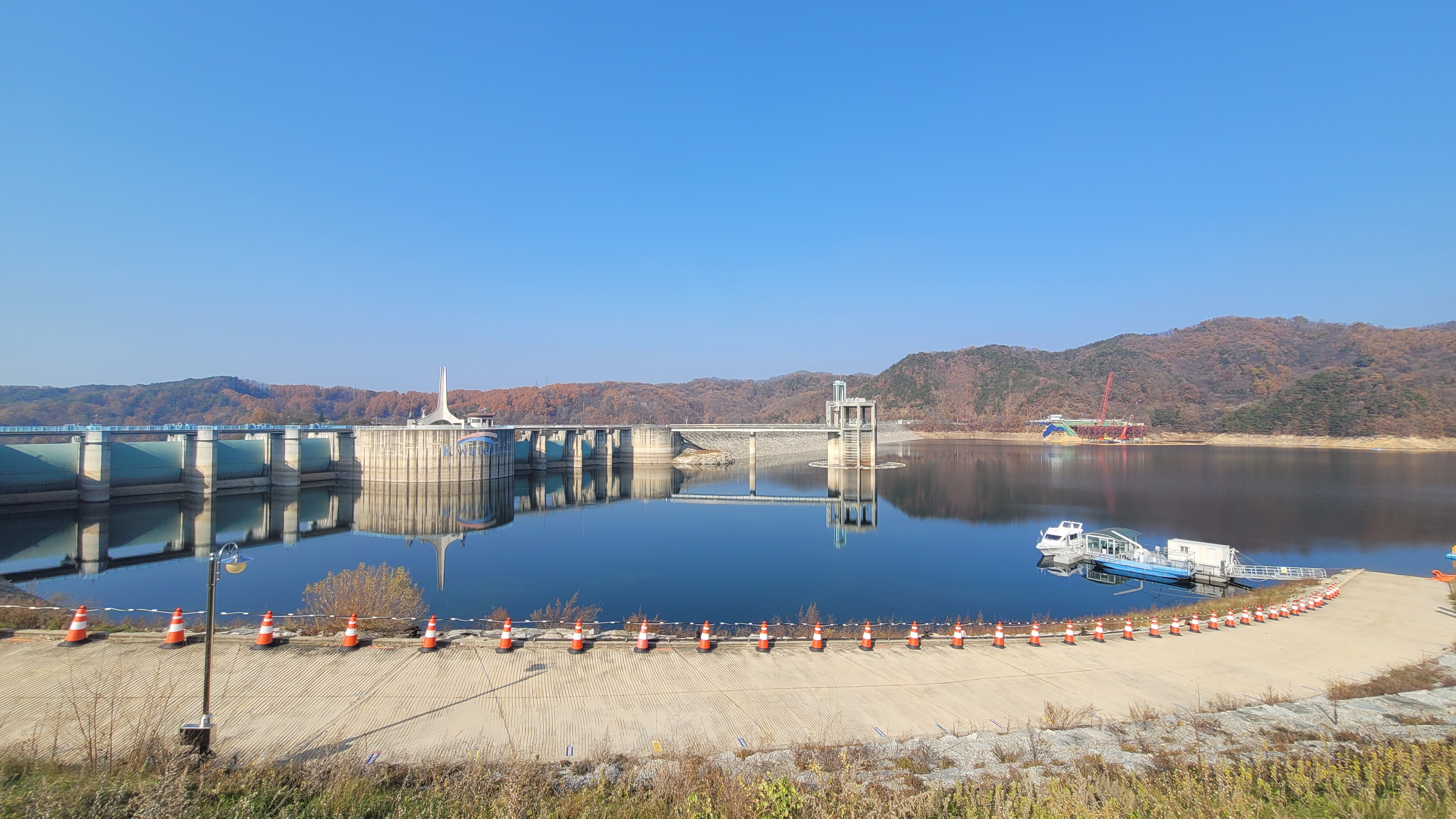 안동댐 보조여수로, 기존여수로, 취수탑