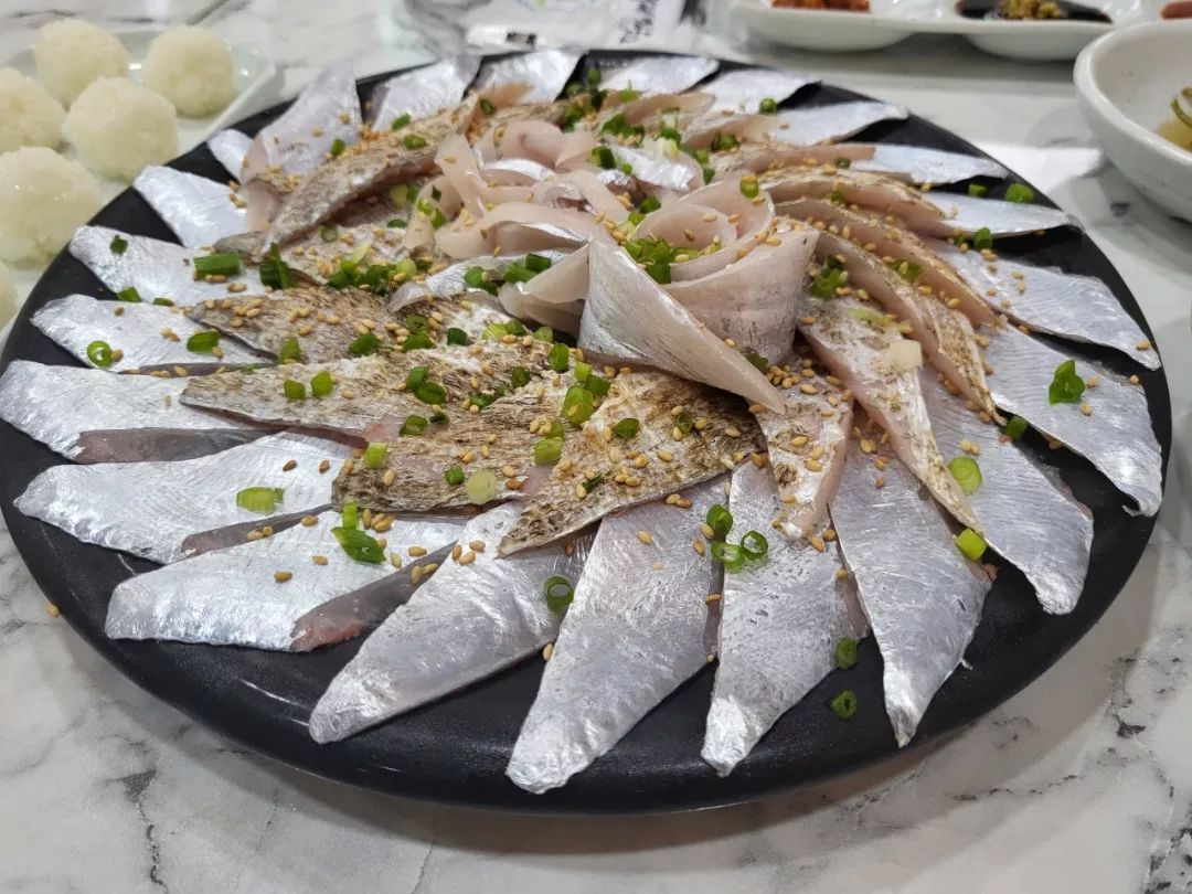갈치의 신세계! 갈치튀김, 갈치회, 갈치통구이, 무뼈 갈치 조림 경남 거제 맛집 추천 생방송투데이 리얼맛집 오늘방송 자족식당