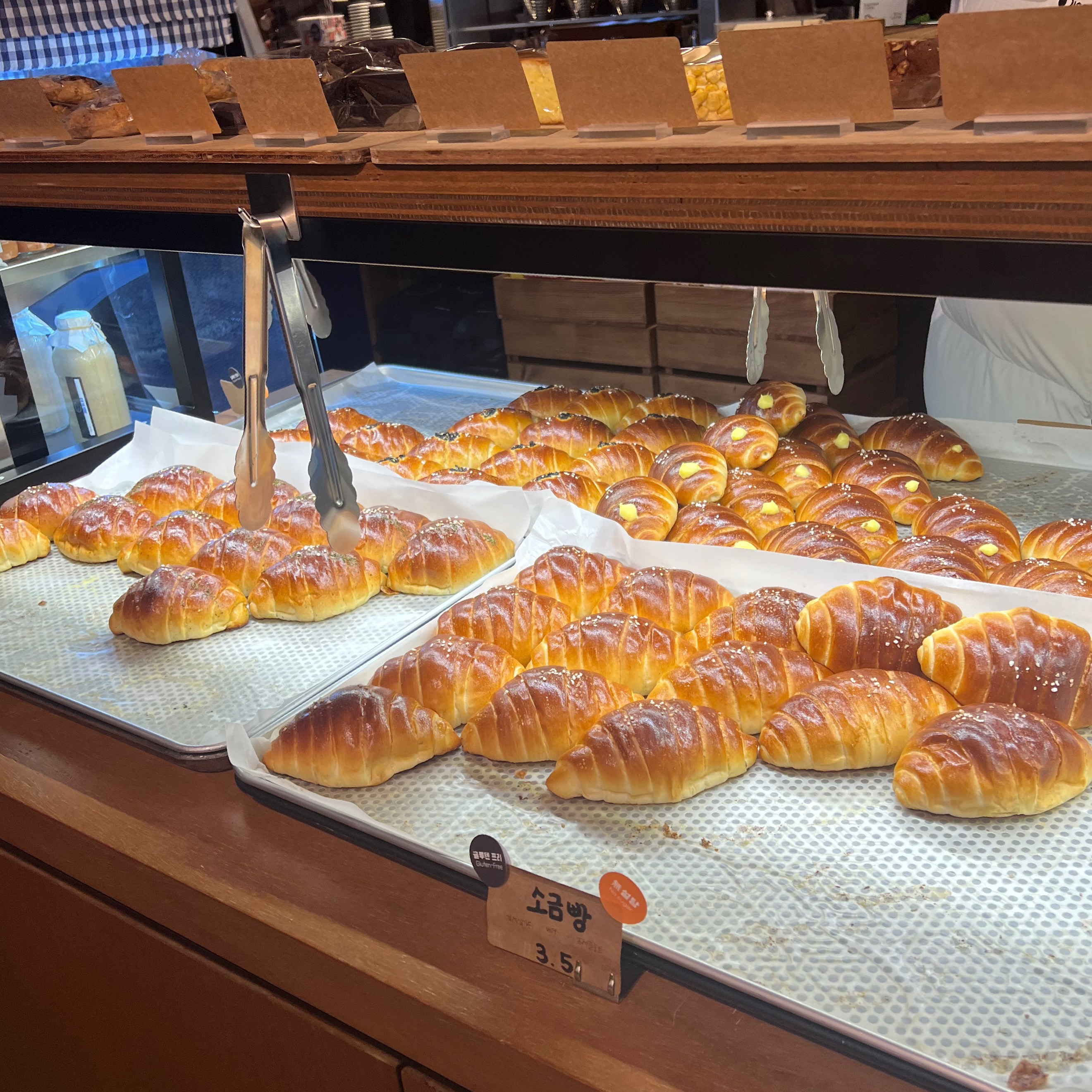 찬란한-소금빵-버터-모닝롤