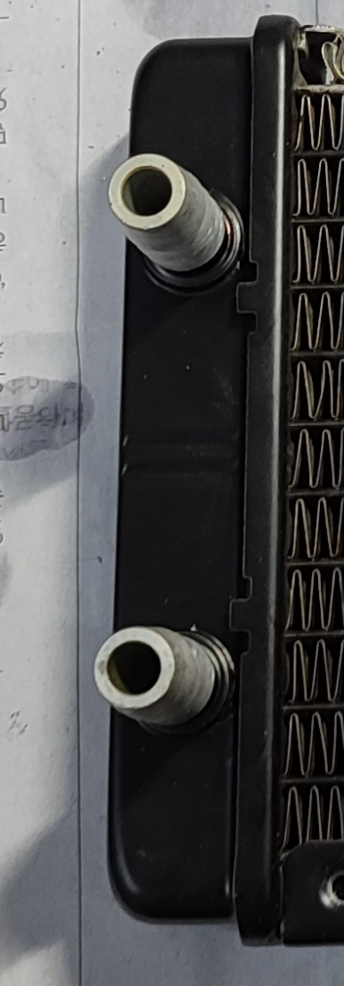 라디에이터 분해 중