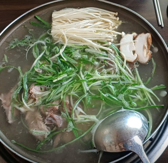 오늘N 신분준할머니 기러기칼국수 기러기만두 기러기백숙 기러기고기 할매식당 충남 예산 기러기칼국수