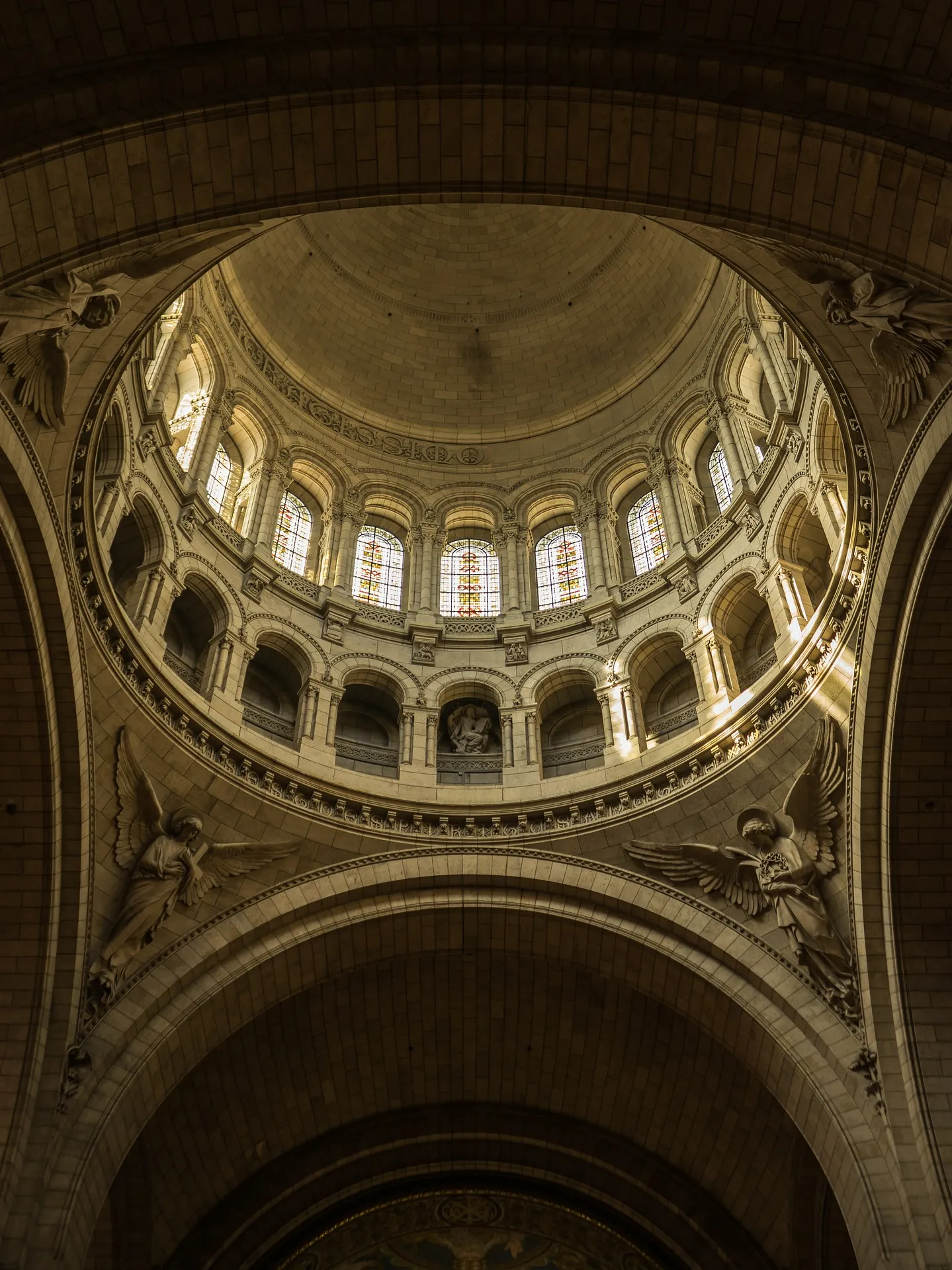 절충주의 대표 건축물 사크레 쾨르 대성당 내부 모습