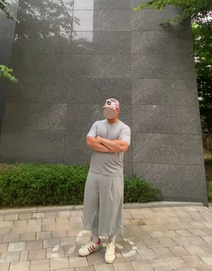 데일리룩('26. 6. 3.)오클리 선글라스 아이자켓 리덕스, 지유 X 엔지니어드 가먼츠 코드레인 재킷 팬츠 셋업, 쿨탠다드 티셔츠, 반스 체커보드 슬립온