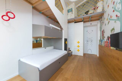 이층 침대로 꾸며진 아이방