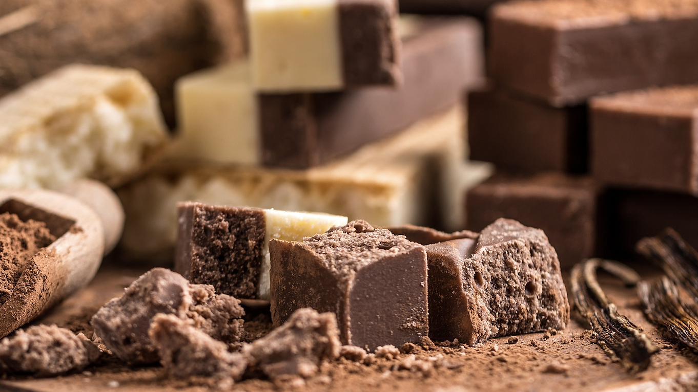 초콜릿 (특히 밀크 초콜릿)