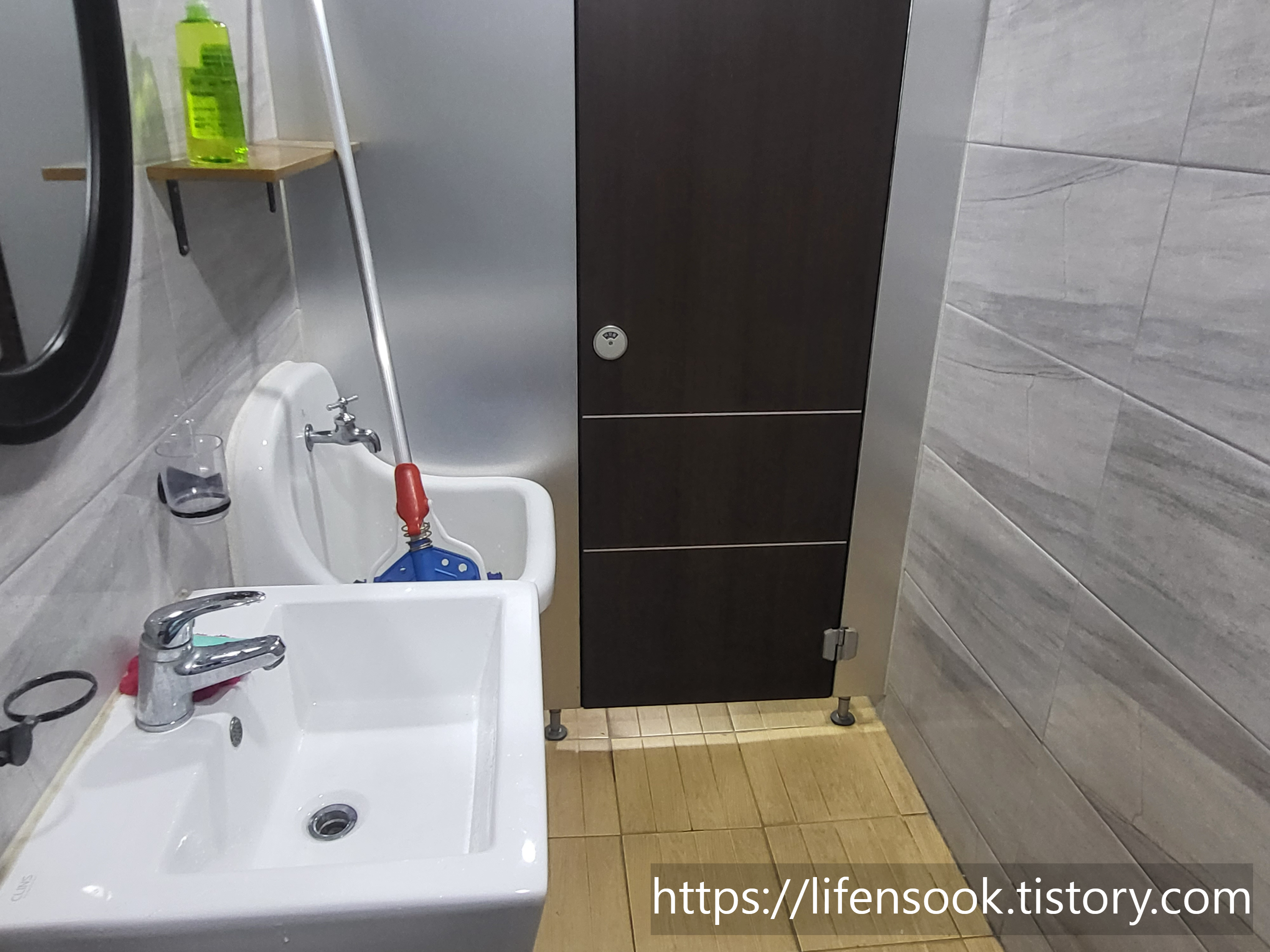 이마트24 대부수암2호점 여자화장실 내부