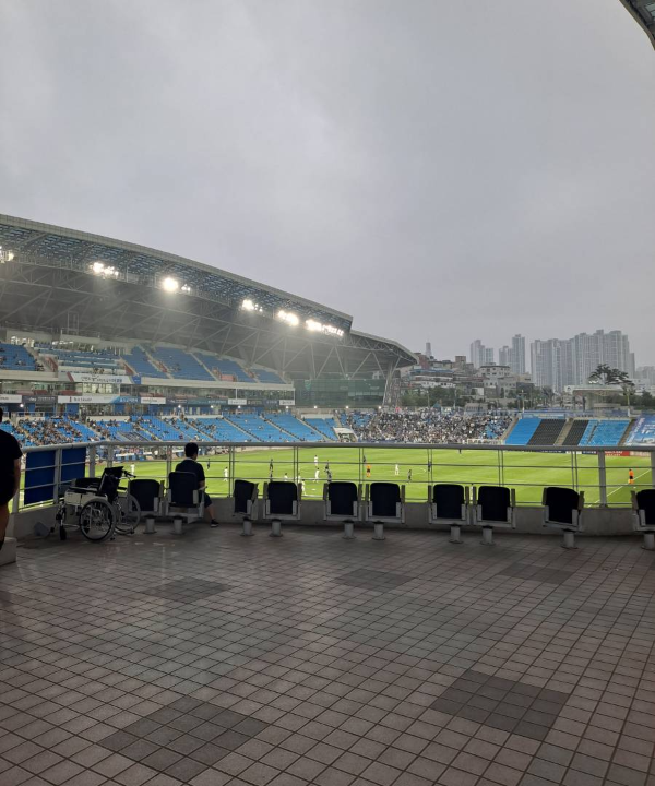 그라운드가 살짝 보이다