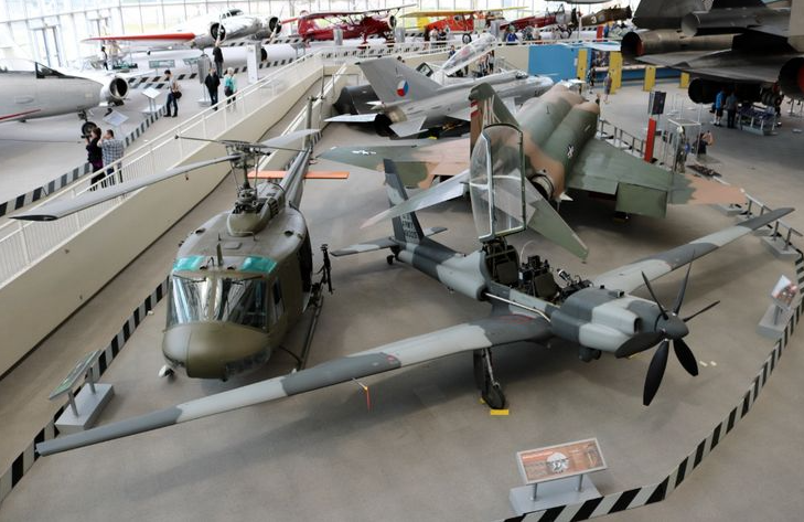 베트남 헬리콥터 박물관에 전시된 YO-3A