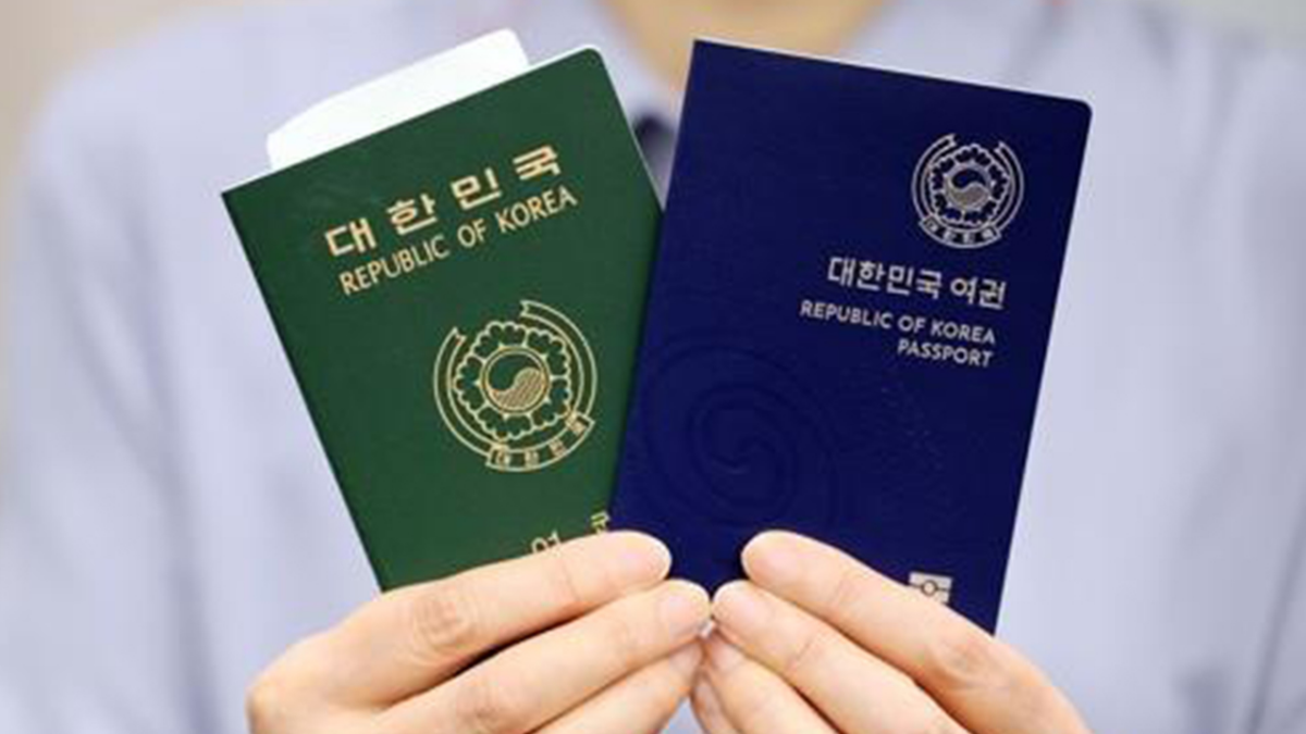 대한민국 여권 재발급 방법 안내를 위한 여권 이미지
