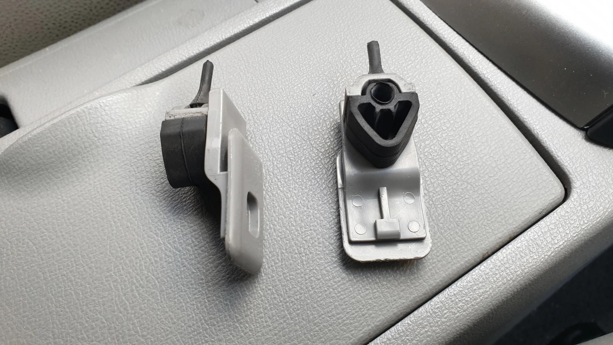 아반떼 HD 글로브박스 고정 부품