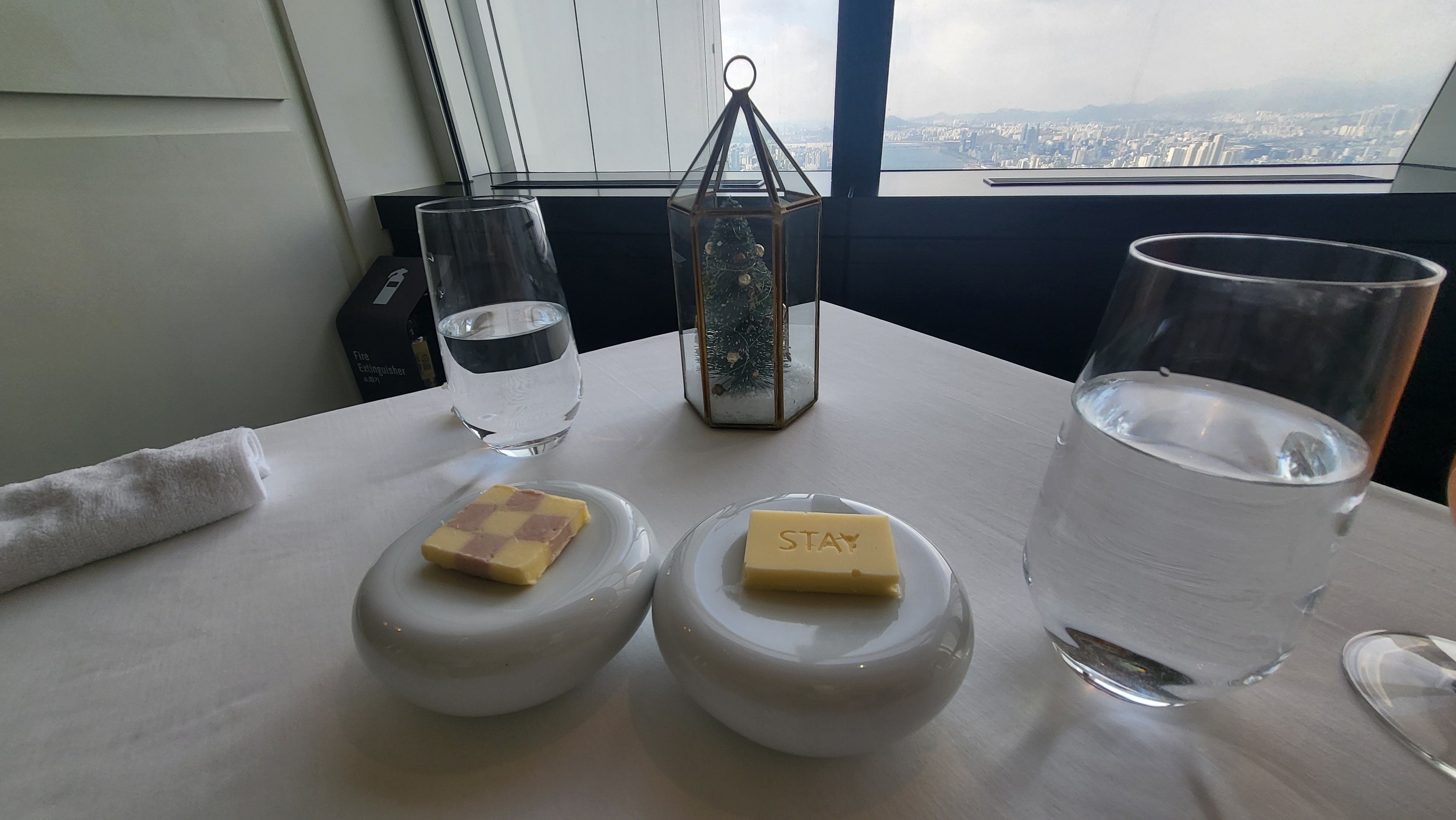 식전빵과 두가지 버터