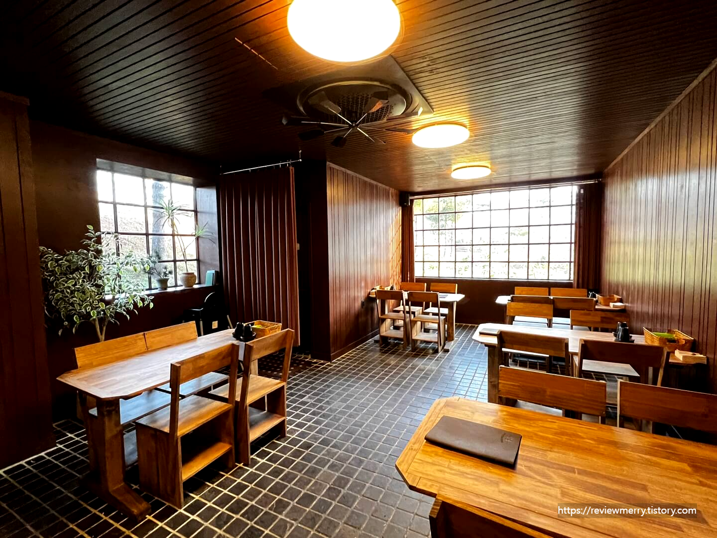 안쪽 4인석 내부 사진