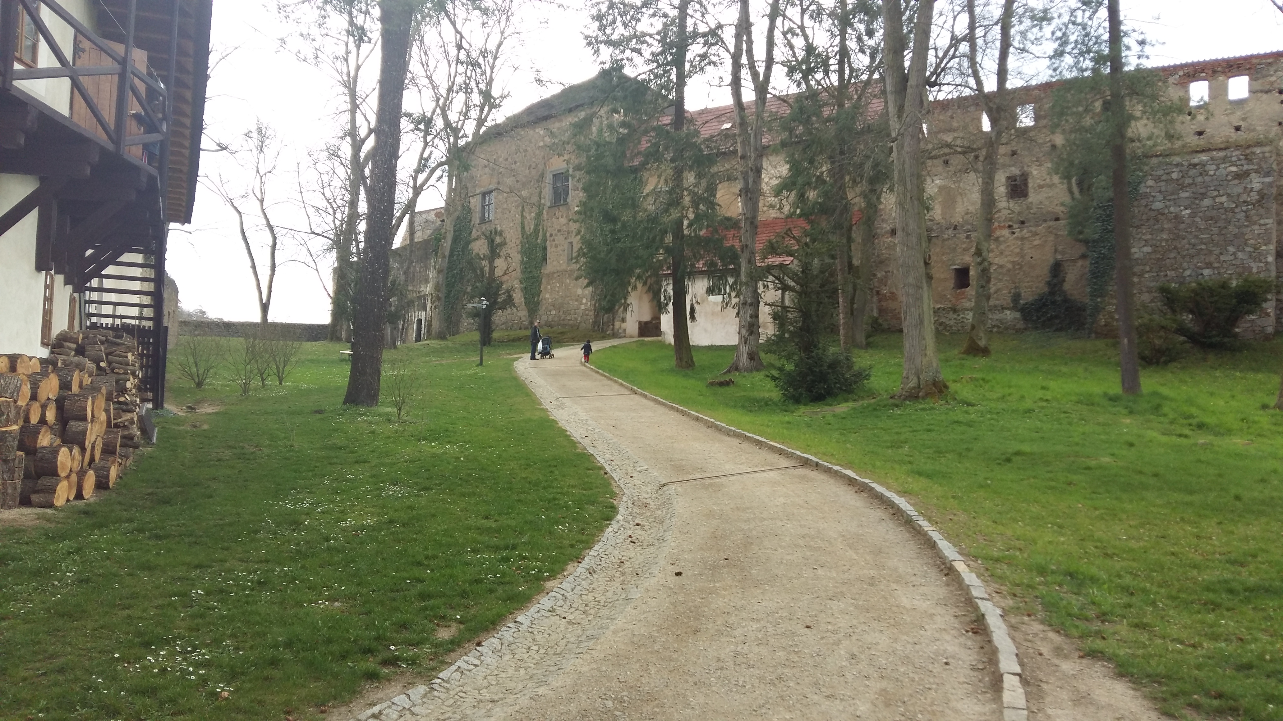 체코 피세크 성 초입