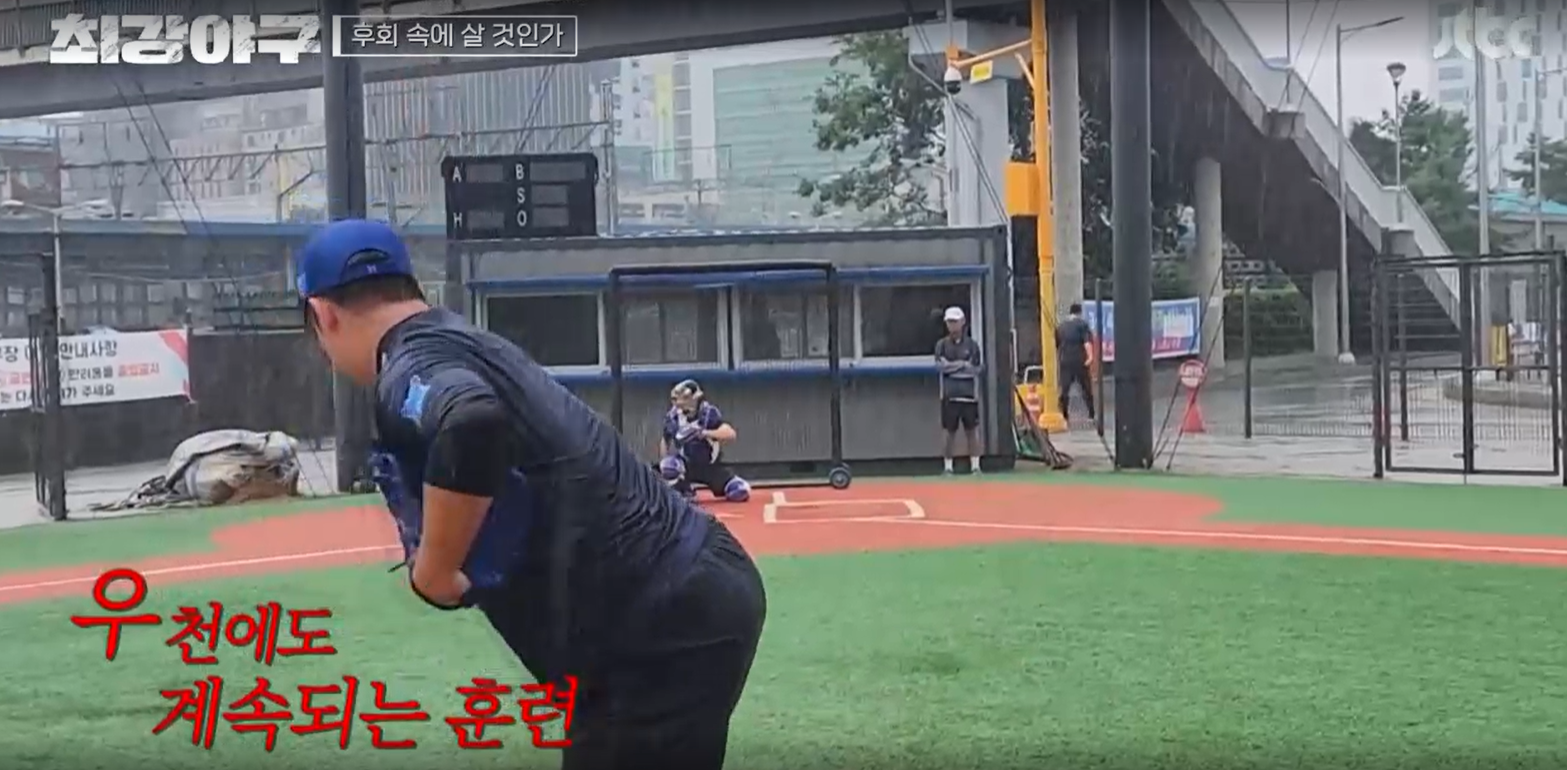 최강야구 강릉고전 결과 - 훈련하는 몬스터즈