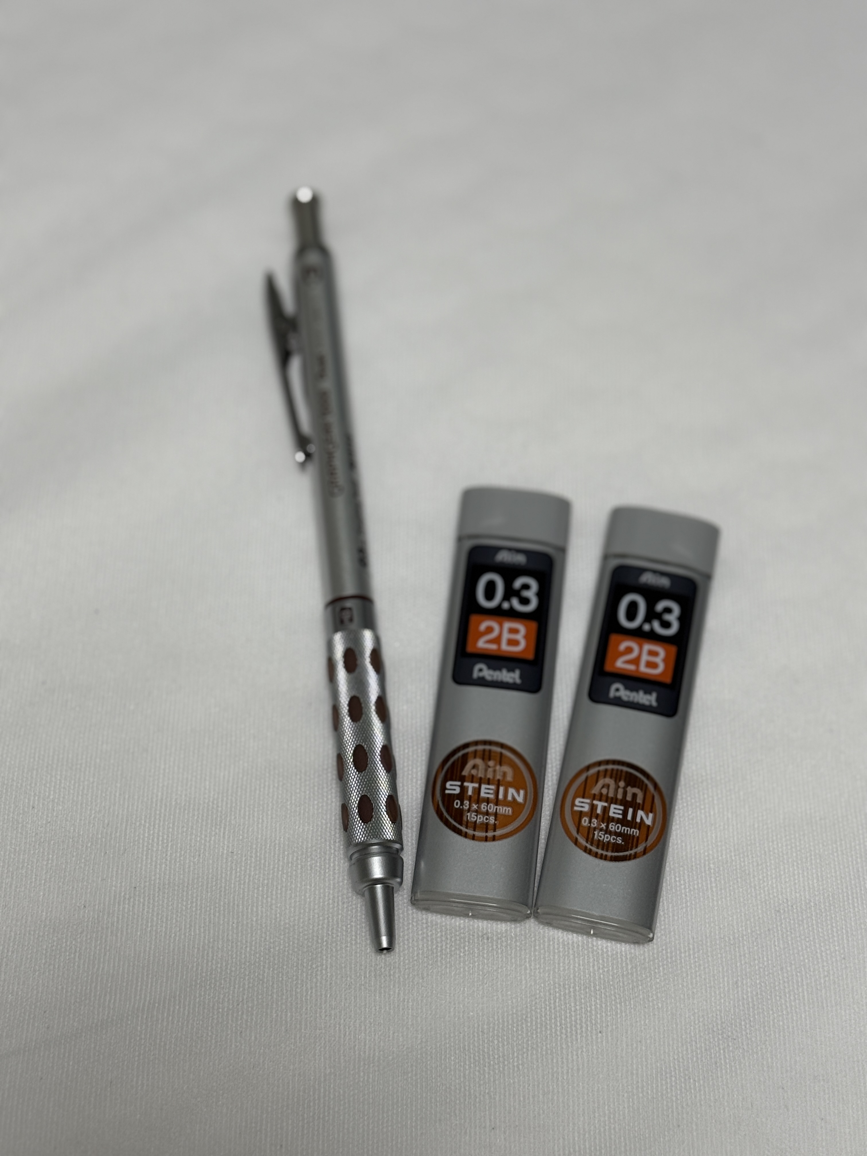 흰색연필과 흰 볼펜&amp;#44; 샤프와 샤프심