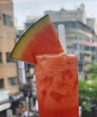 신논현역 카페 프레임 바이로찌 강남역 대형카페