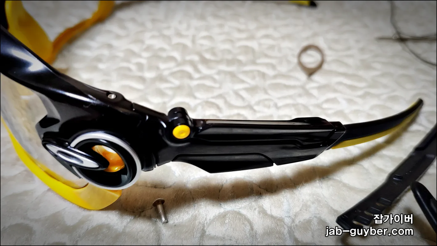 스크루 교체 완료 후 조립 상태