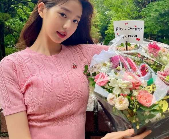 장원영 인스타 핑크 니트 사진