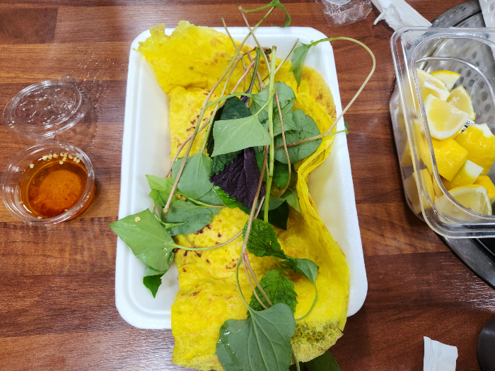 Banh xeo is served in a bowl
