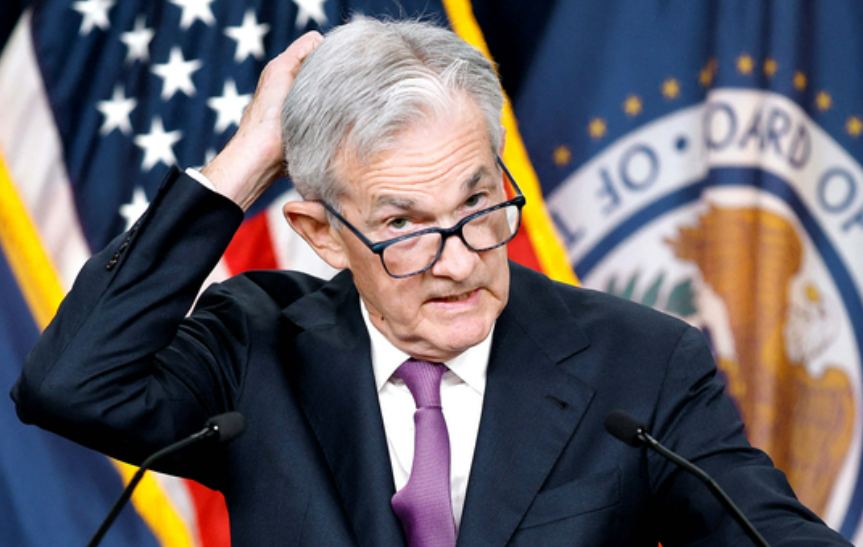 금리를 결정하는 파월 사진