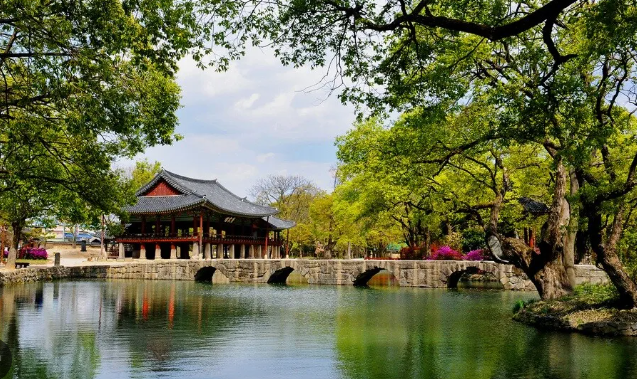 사랑이 피어나는 곳, 남원 광한루원의 낭만 여행기