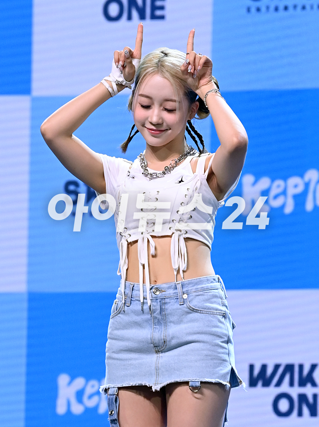 그룹 케플러 히카루가 20일 오후 서울 광진구 광장동 예스24라이브홀에서 열린 두 번째 미니앨범 &#39;DOUBLAST&#39; 발매 기념 쇼케이스에 참석해 포즈를 취하고 있다. [사진=김성진 기자]