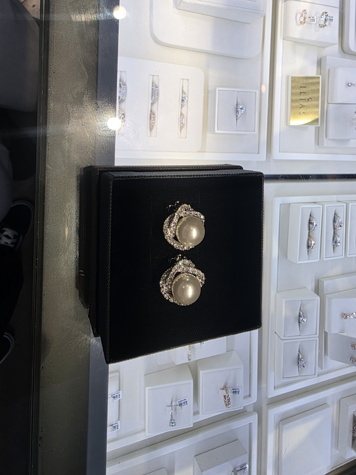 진열장 반지 사진