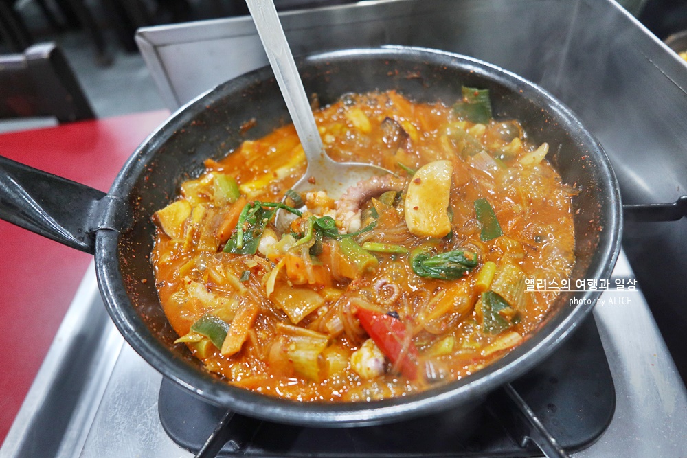 부산 남포, 돌고래 순두부, 여전히 가성비 좋고 인기 많은 작은 식당.