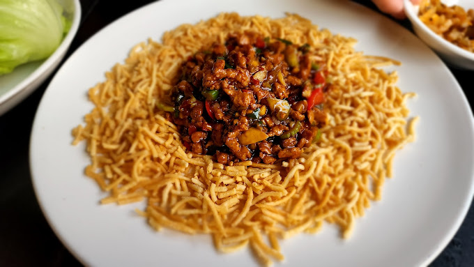 마포 서교동 멘보샤집 '진진'