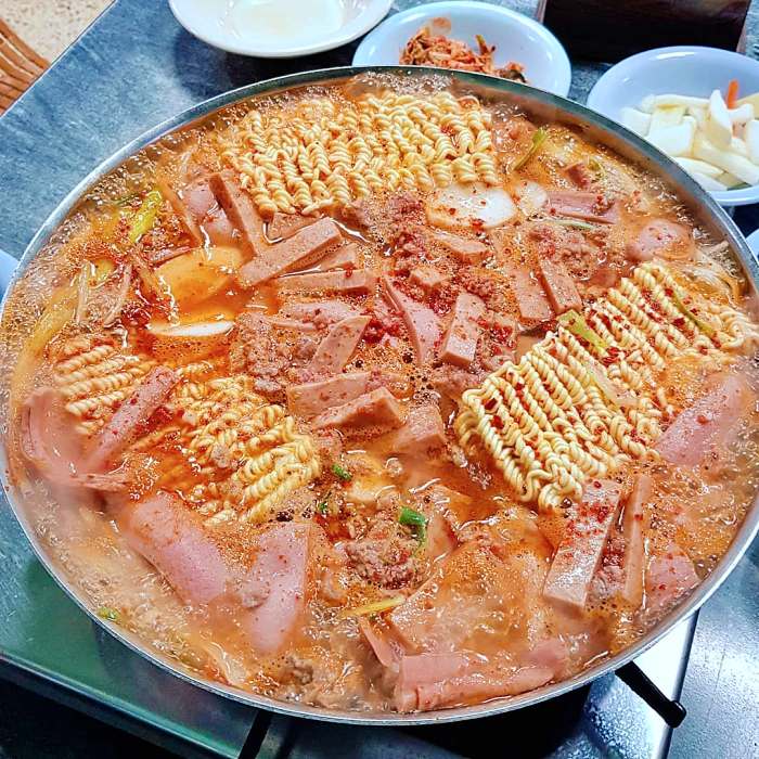 생방송 오늘저녁 여의나루 여의도 수요미식회 햄폭탄 부대찌개 맛집
