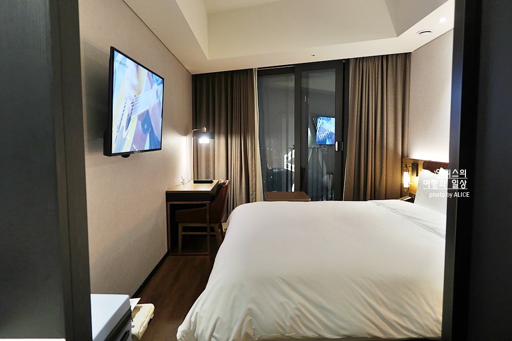 머큐어 앰배서더 서울 홍대 슈페리어 디럭스 킹베드 룸 꼼꼼 후기