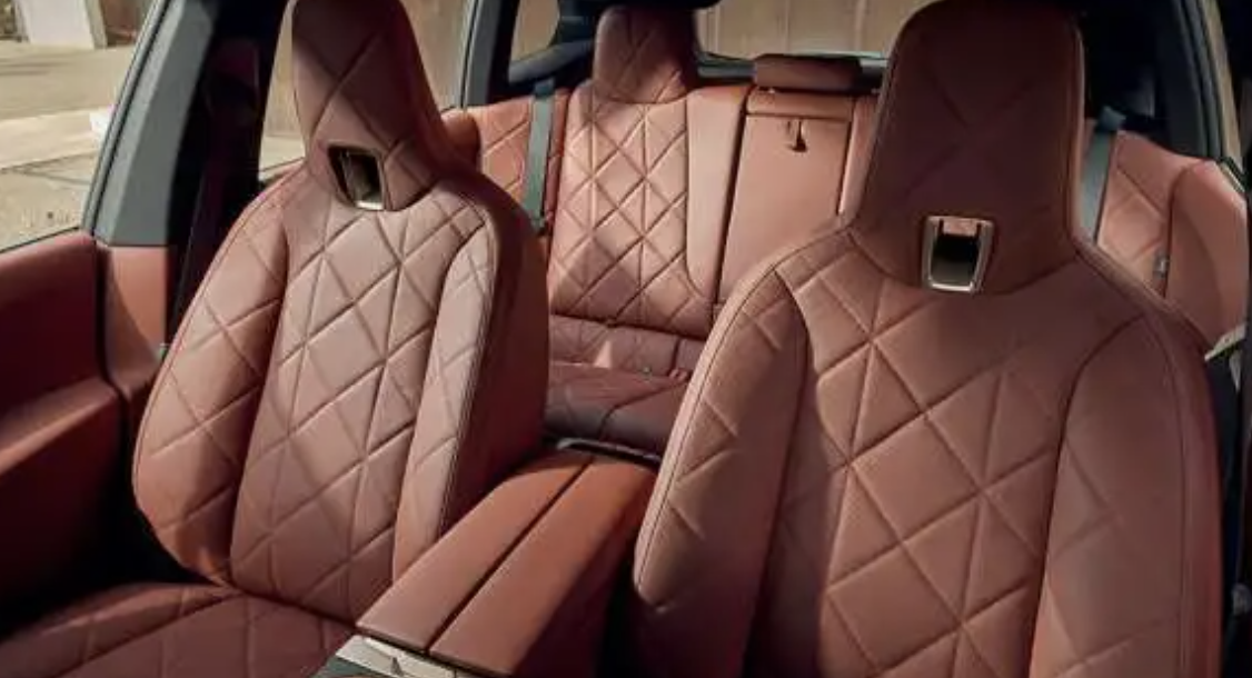 2024 BMW iX: 미래형 전기 SUV의 혁신