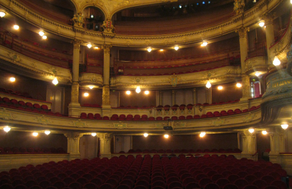 극장 구조와 그 중요성: 관객과 공연이 만나는 공간