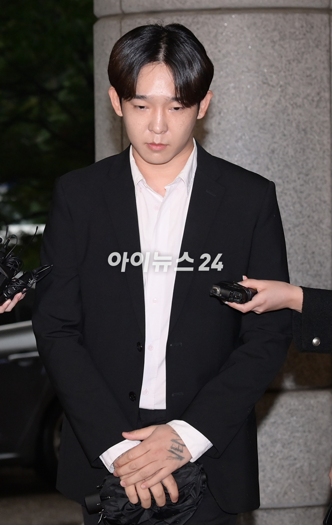 그룹 위너 출신 가수 남태현이 19일 서울서부지방법원에서 열린 마약류 관리에 관한 법률 위반 혐의 첫 공판기일에 출석하고 있다. [사진=정소희 기자]
그룹 위너 출신 가수 남태현이 19일 서울서부지방법원에서 열린 마약류 관리에 관한 법률 위반 혐의 첫 공판기일에 출석하고 있다. [사진=정소희 기자]