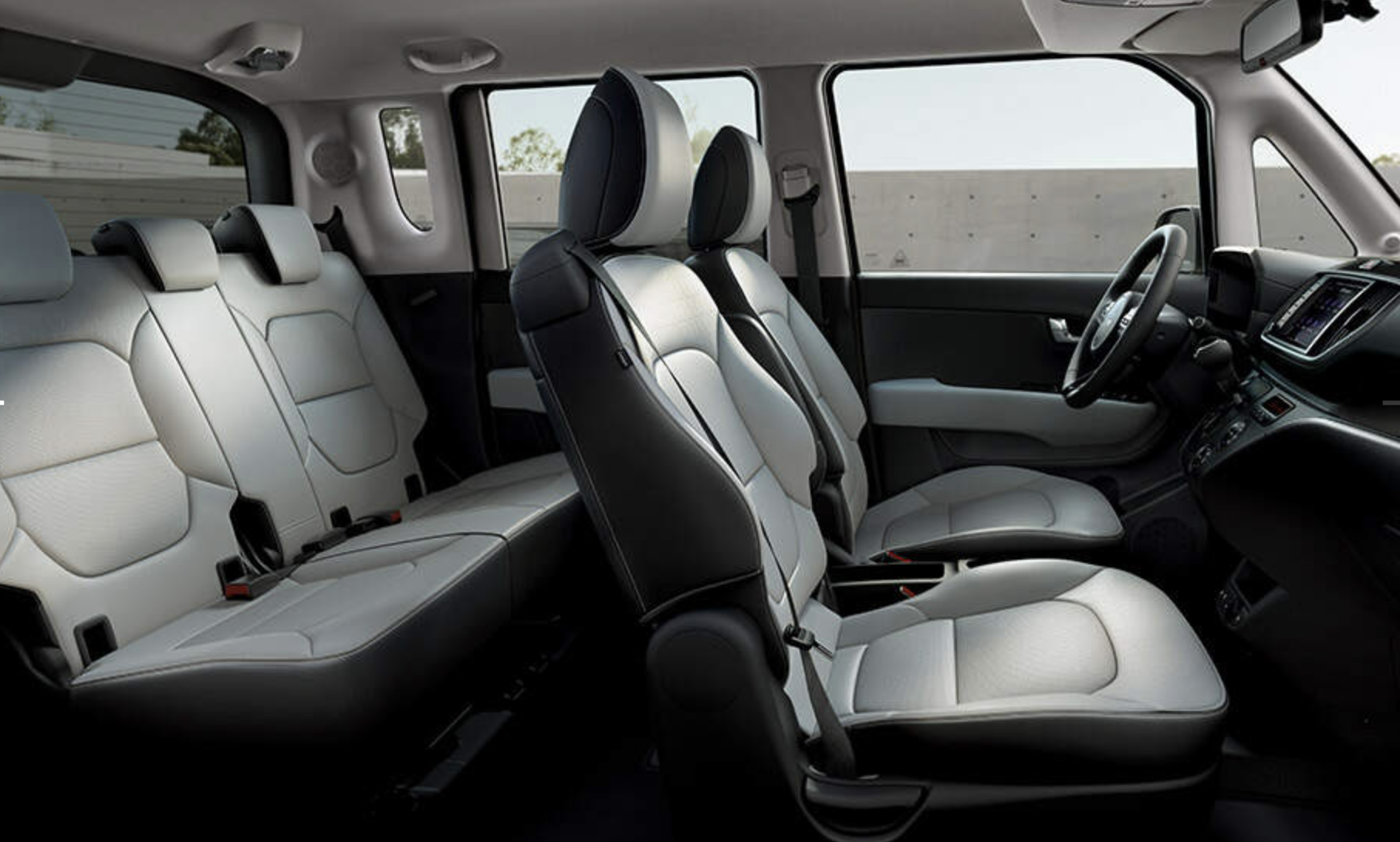 기아 레이: 컴팩트한 디자인 속 넓은 실내 공간과 효율적인 엔진 성능 분석