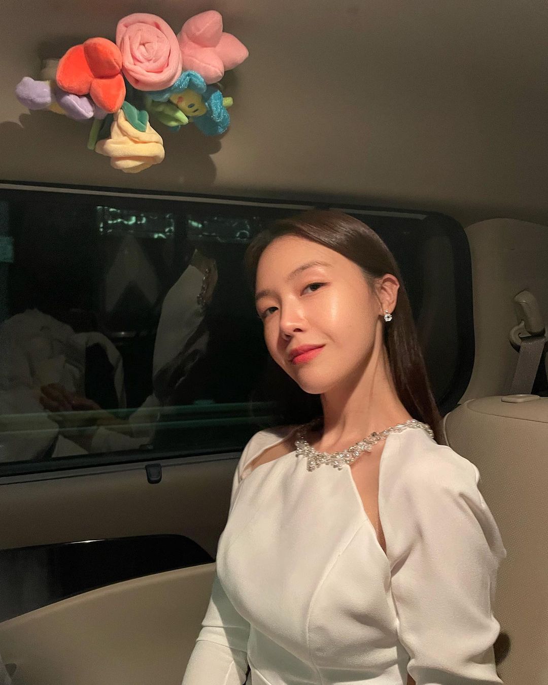 걸스데이가 아닌 여배우가 된 방민아, 2021 MBC 연기대상 화이트 드레스 자태