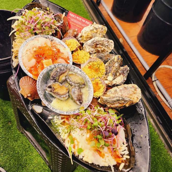 백반기행 지수원 편 4단 조개구이 무한리필 치즈 가리비 전복 숯불 구이 오이도 맛집 소개