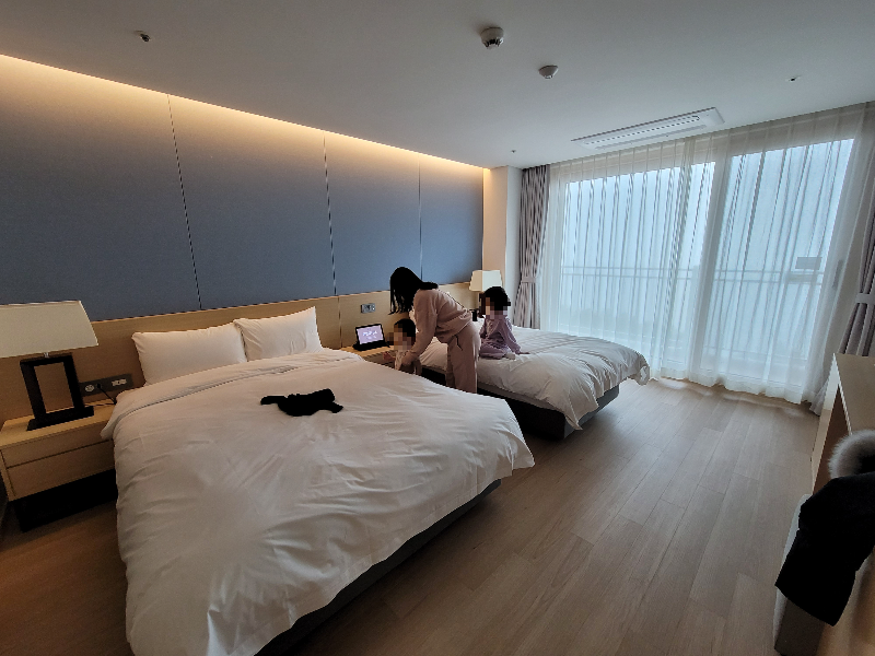 씨원리조트 자은도 스위트룸(취사형) 침대방 내부