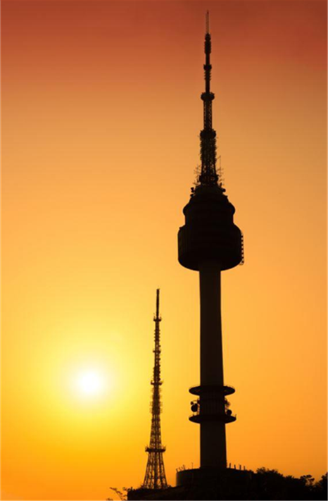 남산서울타워 팔각정 앞에서 맞이하는 새해 일출 명소