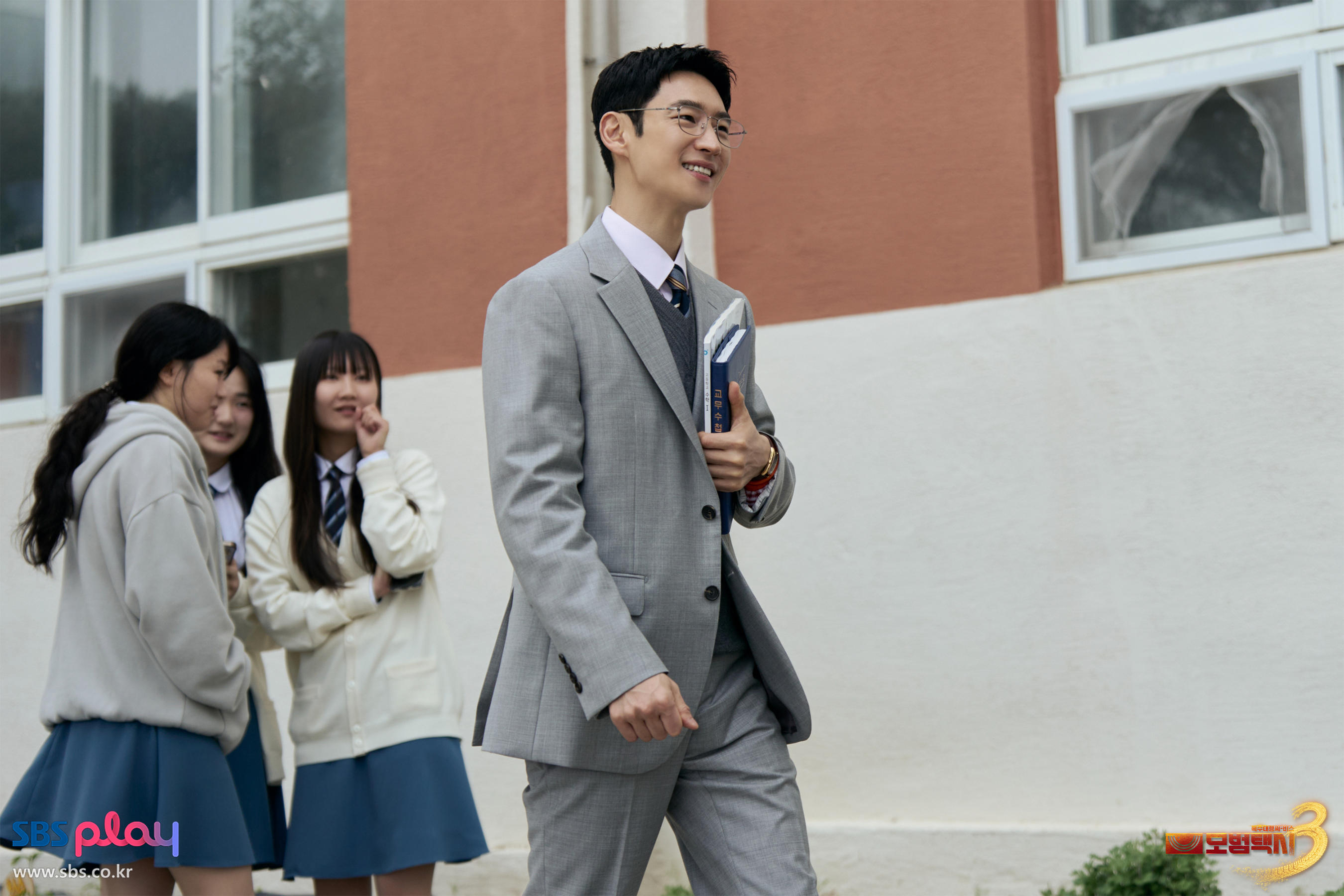 모범택시3