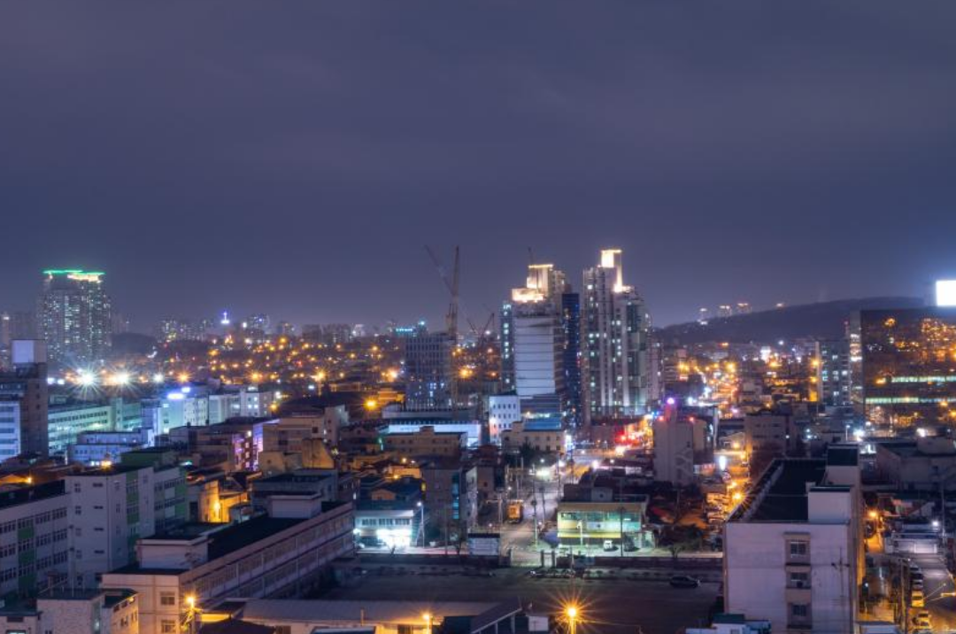 도시의 야경 모습