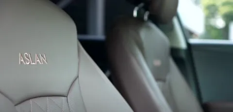 아슬란 실내 시트 디자인