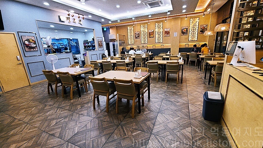 인천-서구-가정동-루원시티-진주옥-내부-분위기-2