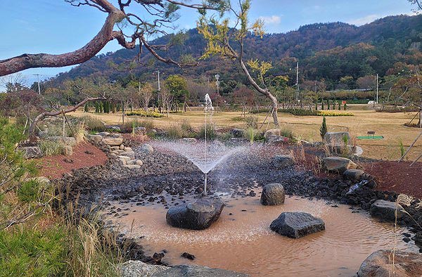 삼천포 모충파크골프장. 경남 사천시 송포동 1144-1 (모충공원 내)