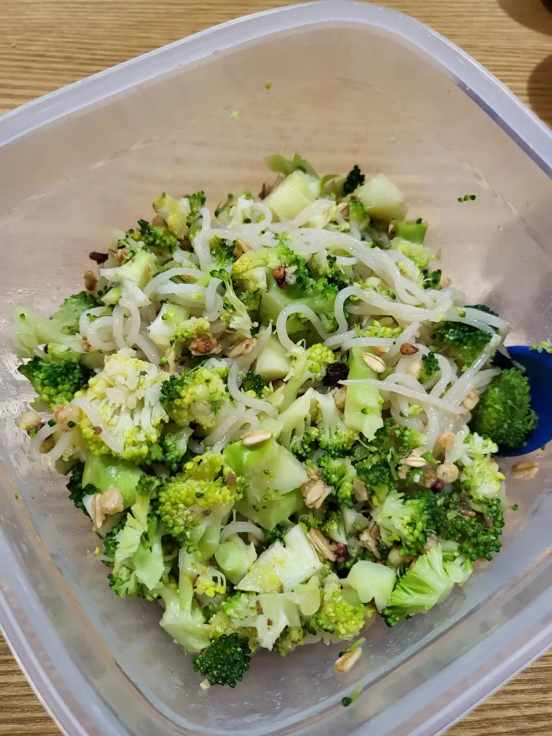 브로콜리_그래놀라_두부곤약면_샐러드