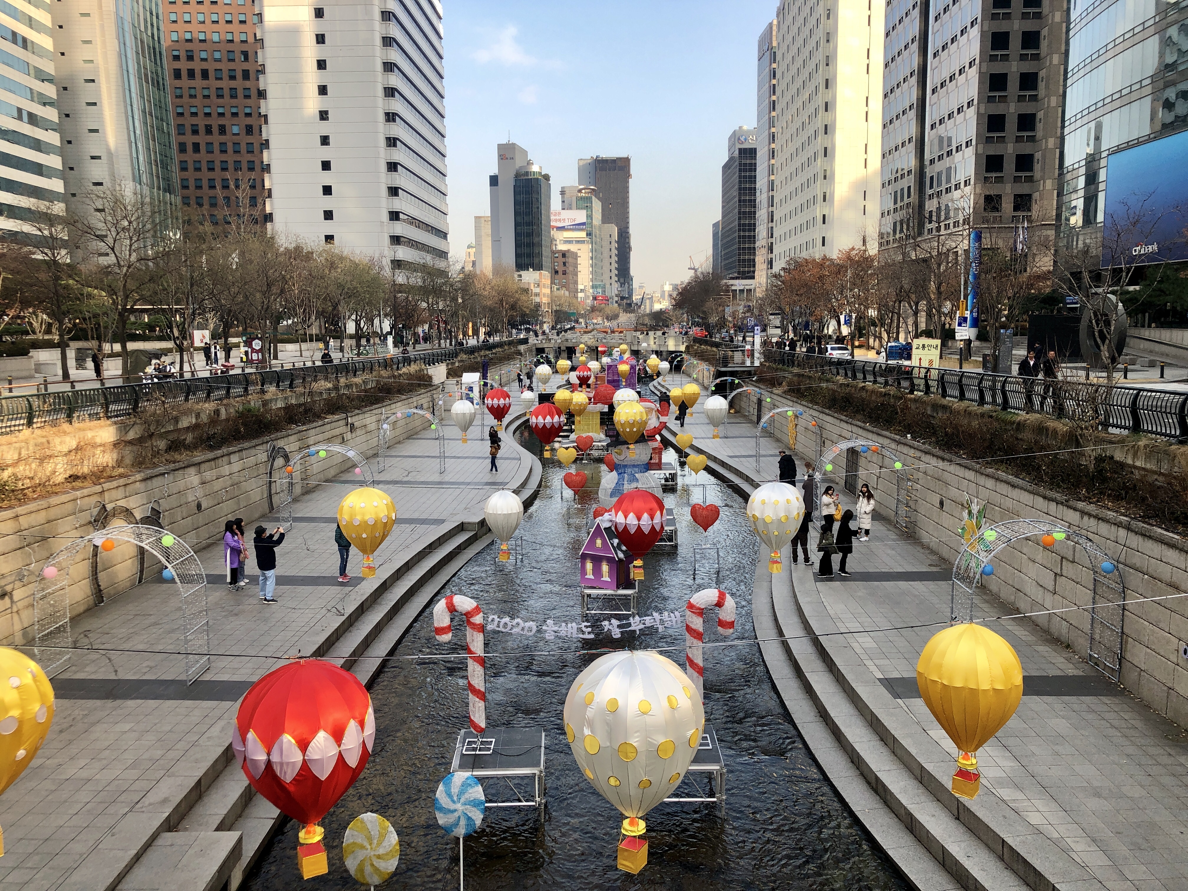 종로 청계천 거리