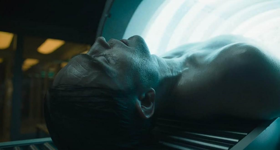 영화 미키 17 완벽 분석 - 단순 SF가 아닌 인간 정체성에 대한 깊은 탐구